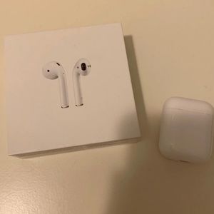 Apple AirPods charging case and box